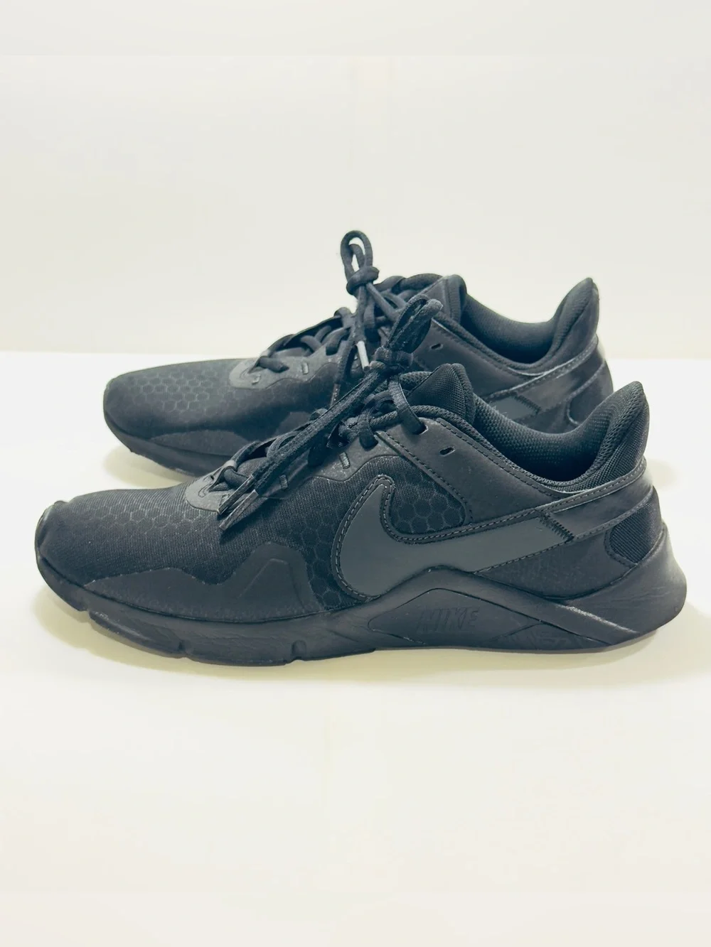 Nike Legend Essential 2 Black Men’s Sneakers Size 8 CQ9356-004